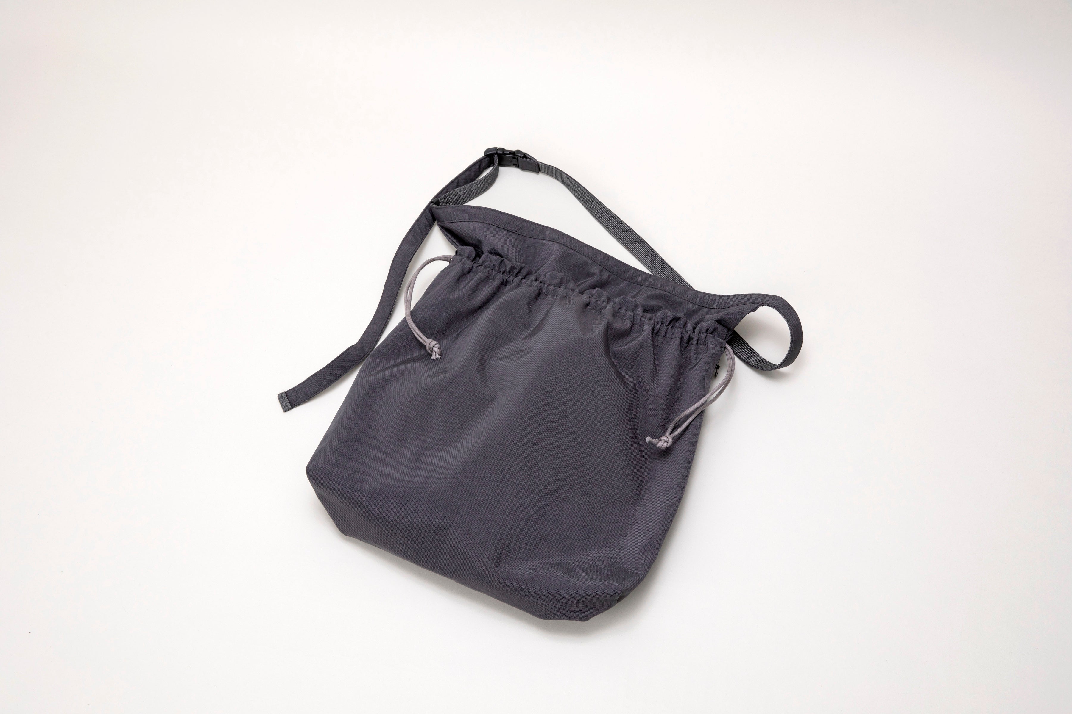 ERA. TAS BIG RED CROSS APRON BAG GRAY – CASDAY / キャスデイ