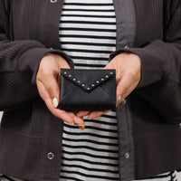 Dono/エンベロープ スタッズ ミニウォレット（Envelope Studs Mini Wallet）