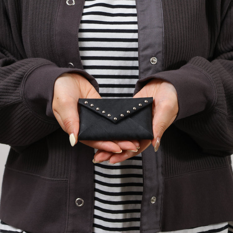 Dono/エンベロープ スタッズ カードケース（Envelope Studs Card Case）
