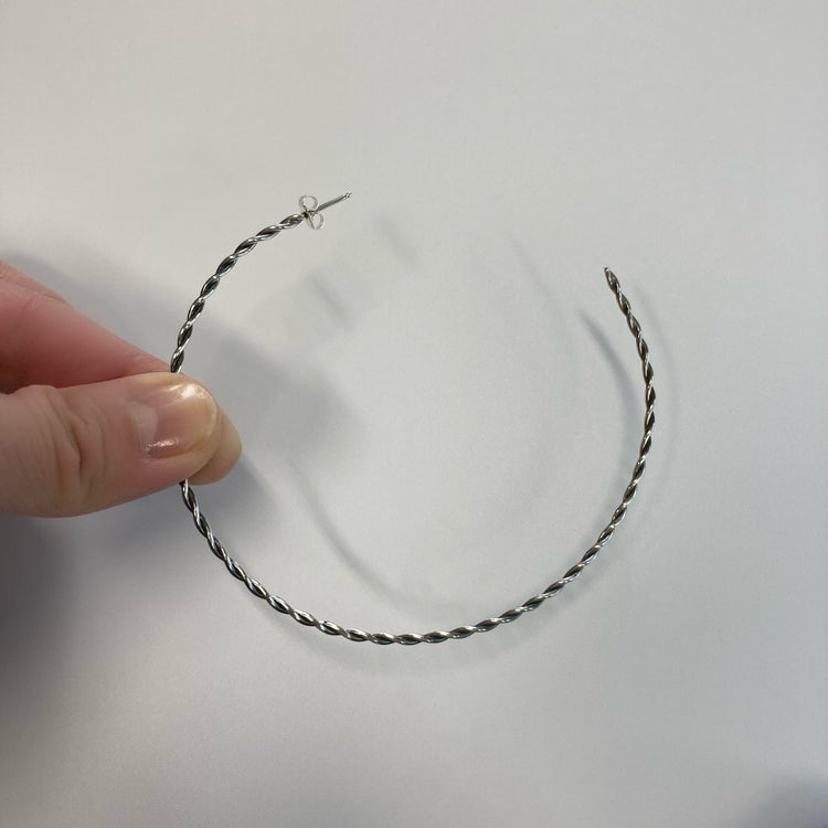 FIRST AMERICAN TRADERS / Sterling Silver Hoop Earrings, Twisted Line, LLB
