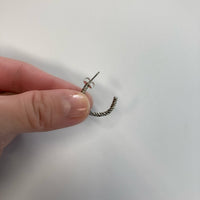 FIRST AMERICAN TRADERS/スターリングシルバー フープピアス ツイストライン SA