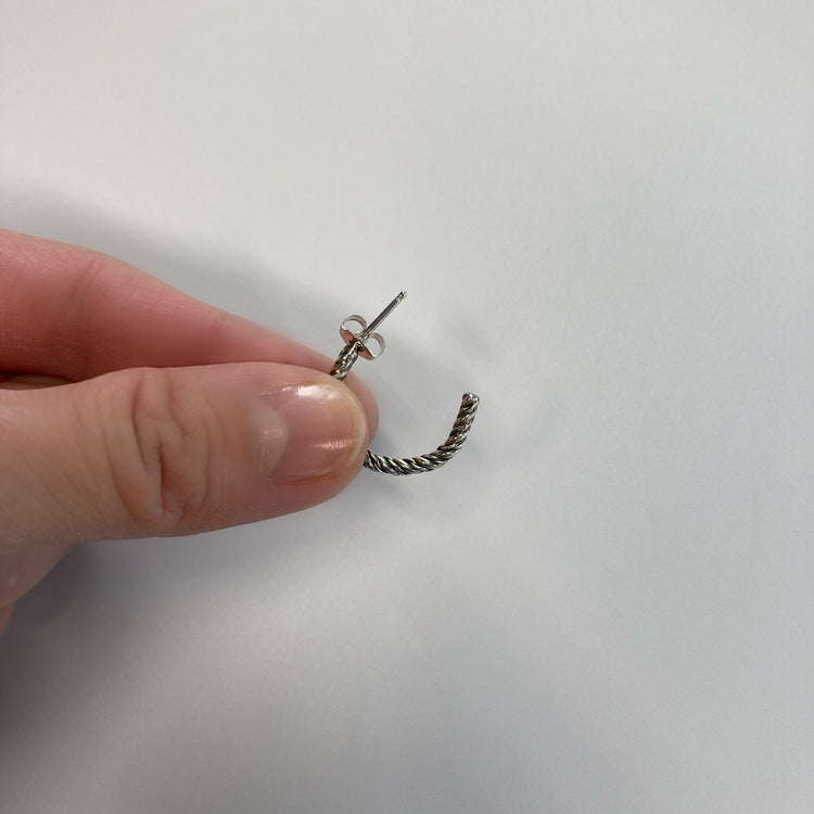 FIRST AMERICAN TRADERS/スターリングシルバー フープピアス ツイストライン SA