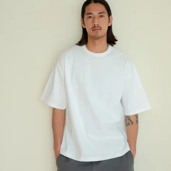 armi / HARD MAN CREW NECK BIG T - UNISEX WHITE