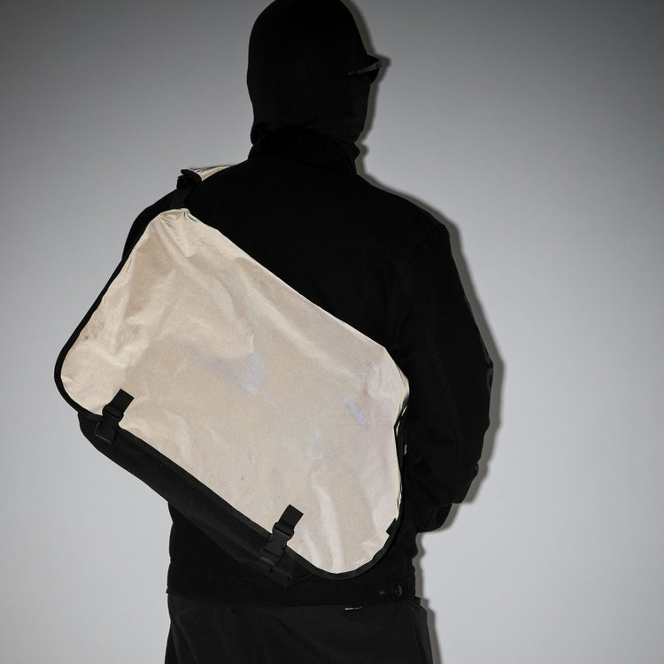 PACKING BLACK REFLECTIVE MESSENGER PA-058