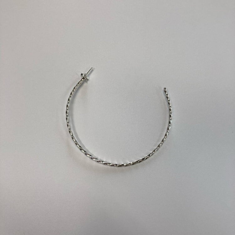 FIRST AMERICAN TRADERS/スターリングシルバー フープピアス ロングツイストライン LB