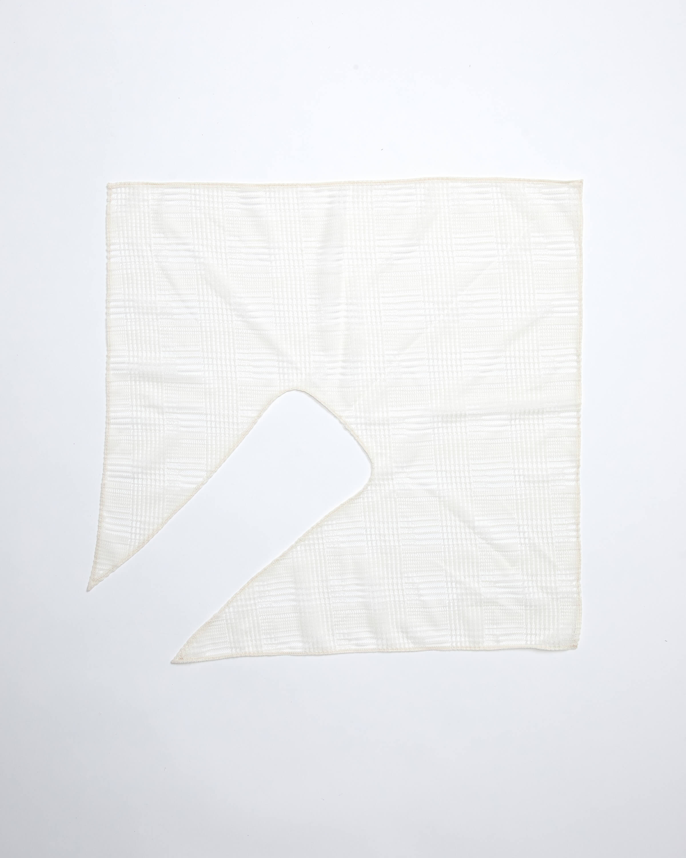 La Maison de Lyllis SLITERCHIF WHITE – CASDAY / キャスデイ (casday.jp)