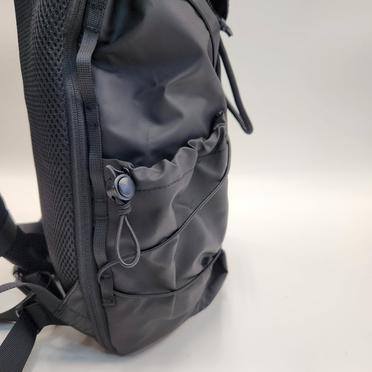 ELLIKER / Kiln（キルン）フード付きジップトップ バックパック 22L