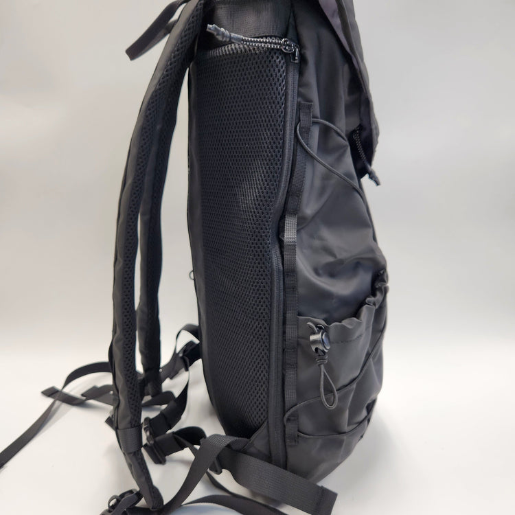 ELLIKER / Kiln（キルン）フード付きジップトップ バックパック 22L