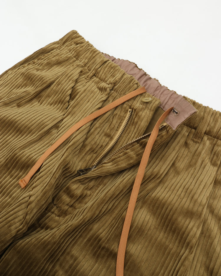 intch.   Gras BM Brisbane Moss 9026-2-0-067 コーデュロイ ワイドテーパードパンツ OLIVE