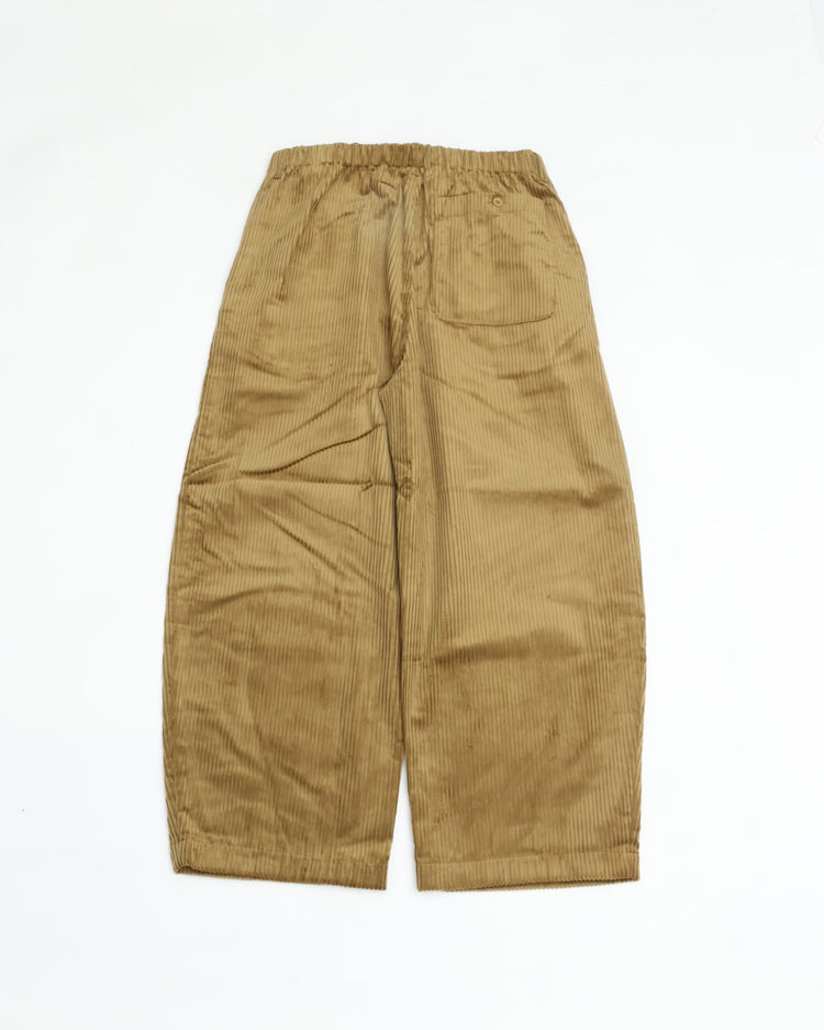 intch.   Gras BM Brisbane Moss 9026-2-0-067 コーデュロイ ワイドテーパードパンツ OLIVE