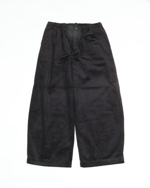 intch.   Gras BM Brisbane Moss 9026-2-0-067 コーデュロイ ワイドテーパードパンツ BLACK