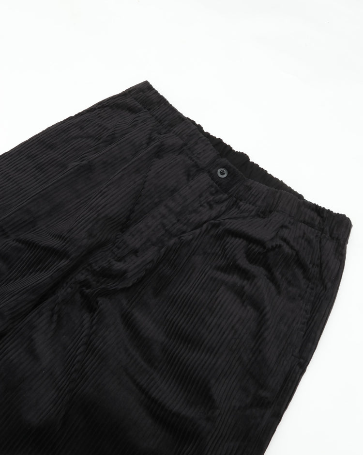 intch.   Gras BM Brisbane Moss 9026-2-0-067 コーデュロイ ワイドテーパードパンツ BLACK