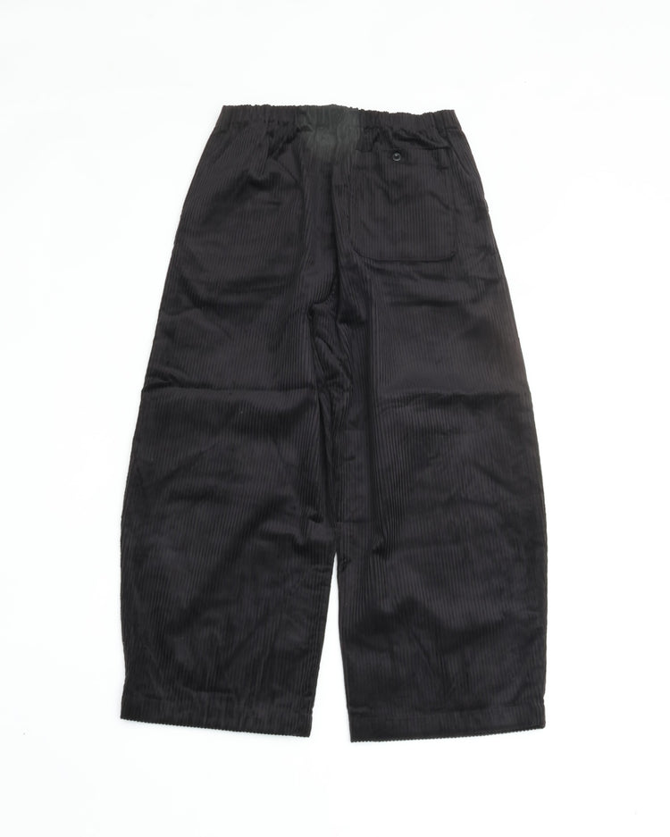 intch.   Gras BM Brisbane Moss 9026-2-0-067 コーデュロイ ワイドテーパードパンツ BLACK