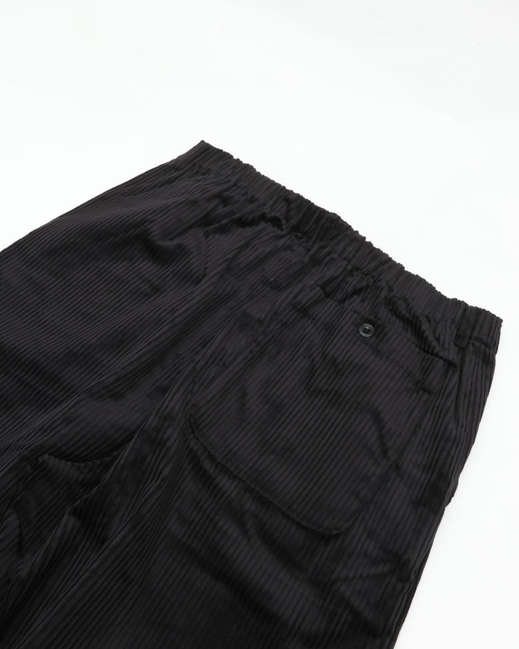 intch.   Gras BM Brisbane Moss 9026-2-0-067 コーデュロイ ワイドテーパードパンツ BLACK