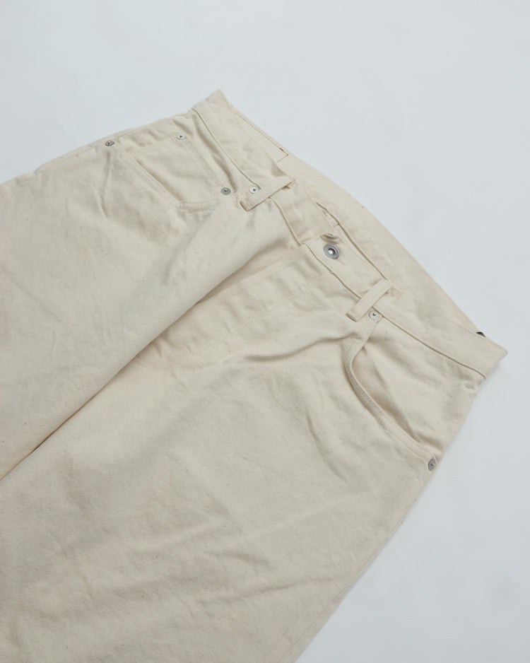 HATSKI  Denim03 Wide Tapered Denim -Ecru