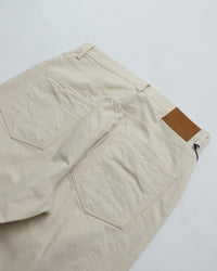 HATSKI  Denim03 Wide Tapered Denim -Ecru
