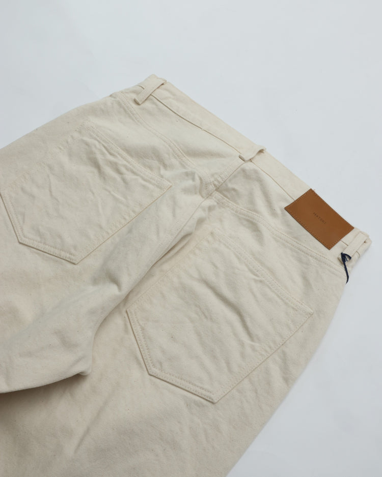 HATSKI  Denim03 Wide Tapered Denim -Ecru