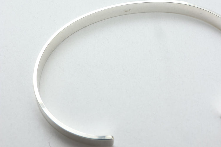 ERA. S&amp;C FLAT BANGLE
