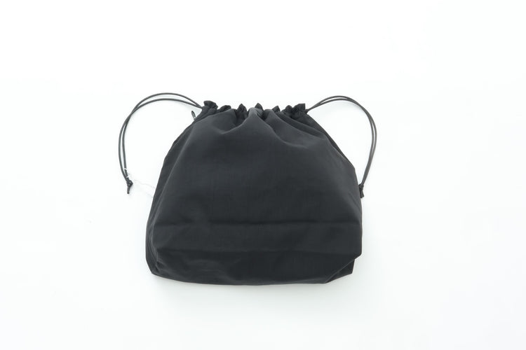 ERA. TAS BIG RED CROSS APRON BAG BLACK