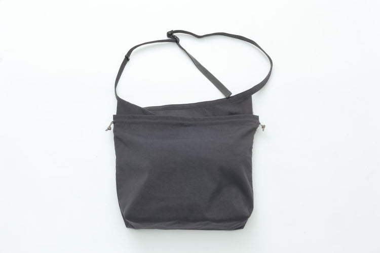 ERA.  TAS BIG RED CROSS APRON BAG GRAY