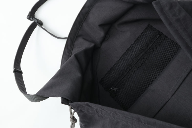 ERA.  TAS BIG RED CROSS APRON BAG GRAY