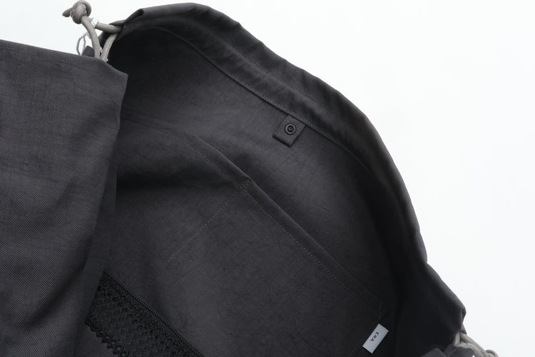 ERA.  TAS BIG RED CROSS APRON BAG GRAY