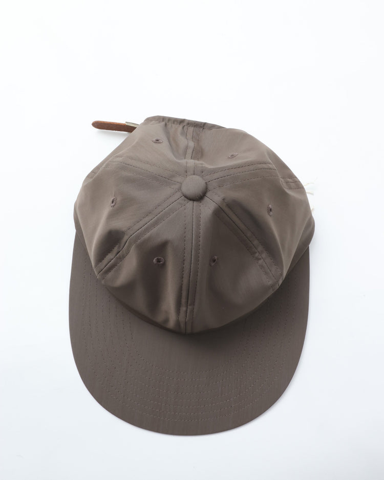 Riprap /  SEMI LONG BRIM CAP (T/W HIGH-COUNT WEATHER) DEEP TAUPE
