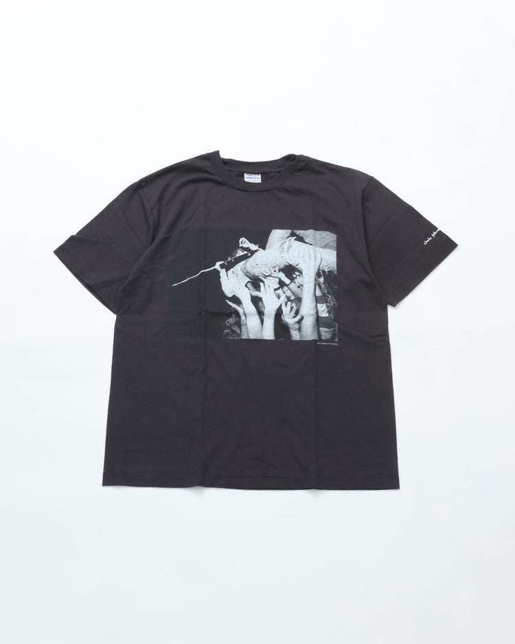 WALLA WALLA SPORT  PRINTABLE TUBE TEE / CHARLES PETERSON  "CROWD SURF" USED BLACK