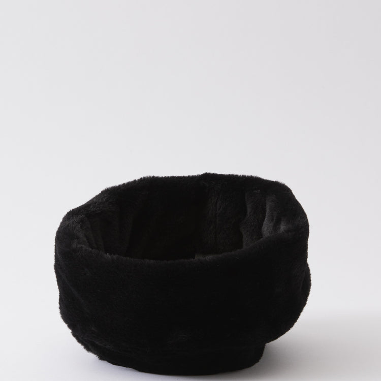 La Maison de Lyllis / CUSHMA FUR BLACK
