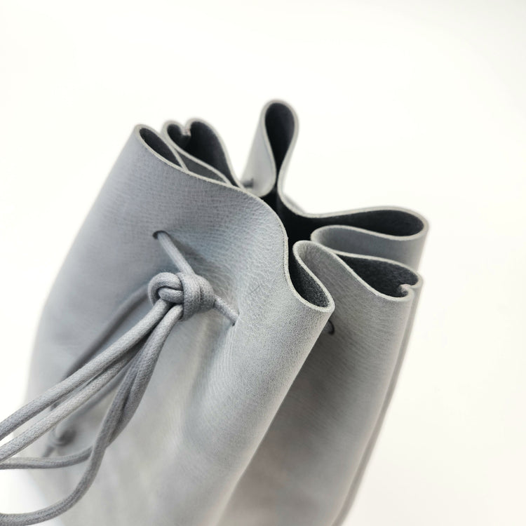 REEL/ Square drawstring bag S.GRAY