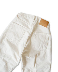 HATSKI  Denim03 Wide Tapered Denim -Ecru
