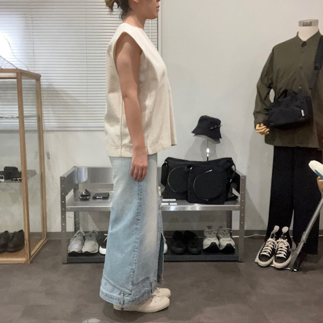 MEYAME / SLIT SLEEVELESS