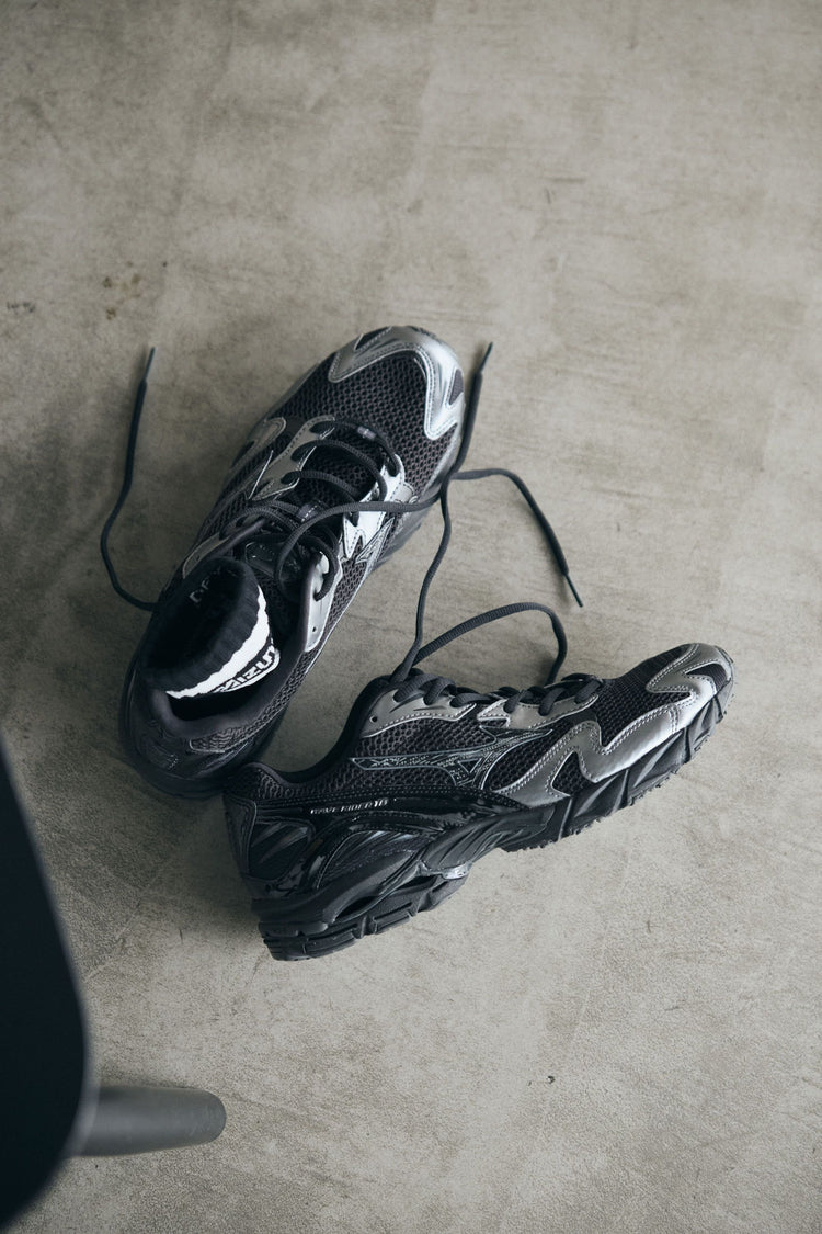 MIZUNO WAVE RIDER 10 BLACK / BLACK SAND / METALLIC GRAY
