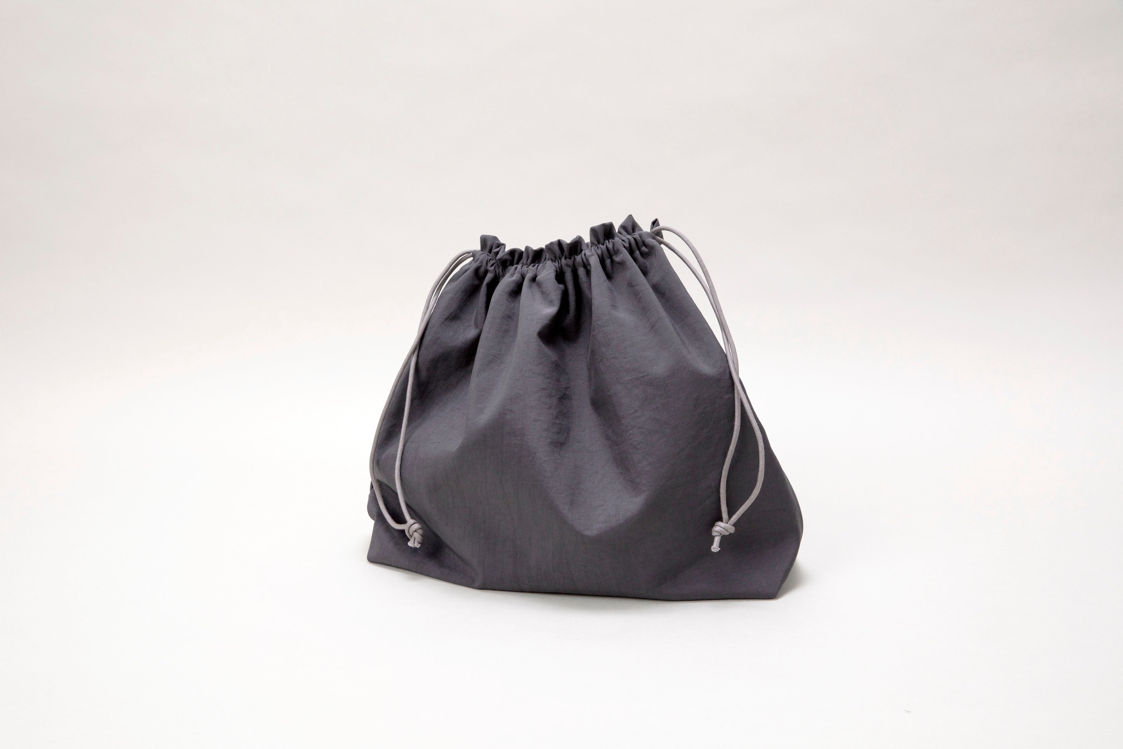 ERA. TAS BIG RED CROSS APRON BAG GRAY – CASDAY / キャスデイ