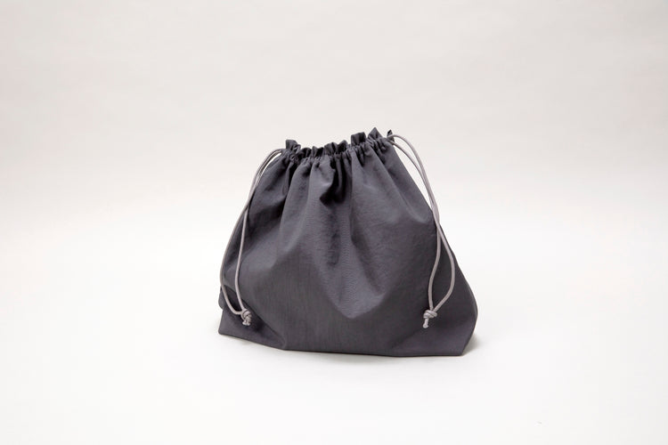 ERA. TAS BIG RED CROSS APRON BAG GRAY