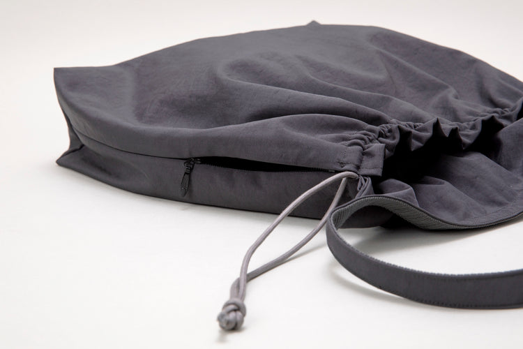 ERA.  TAS BIG RED CROSS APRON BAG GRAY