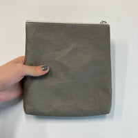 REEL/ Zip pouch D size: MT (Zip pouch D)