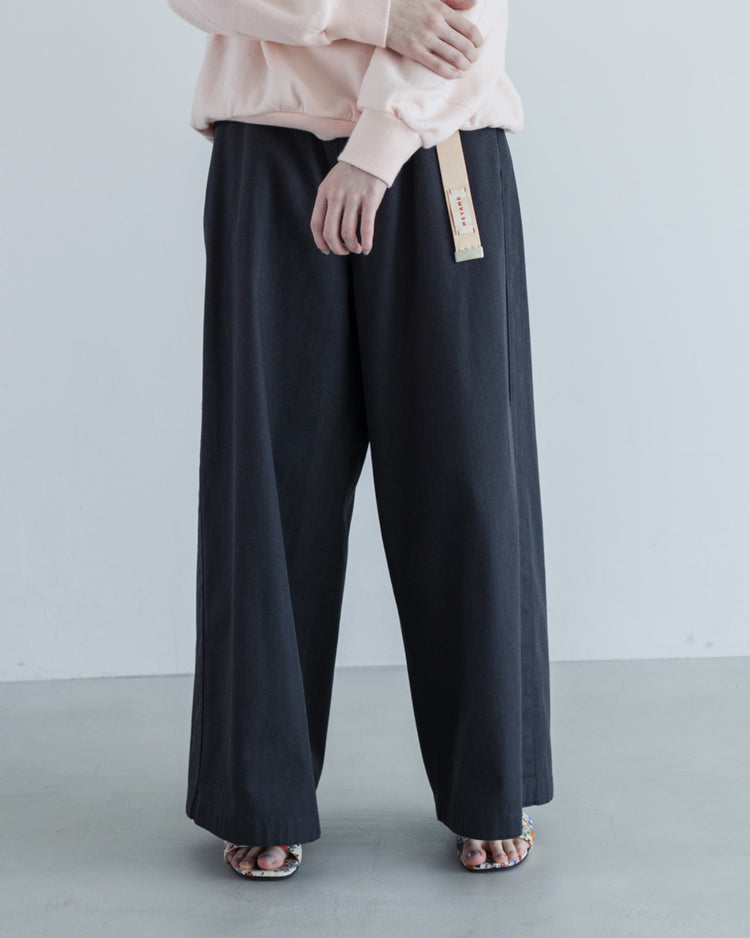 MEYAME  SIDE LINE WIDE PANTS CHARCOAL