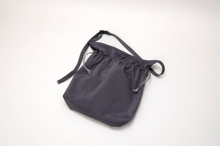ERA. TAS BIG RED CROSS APRON BAG GRAY