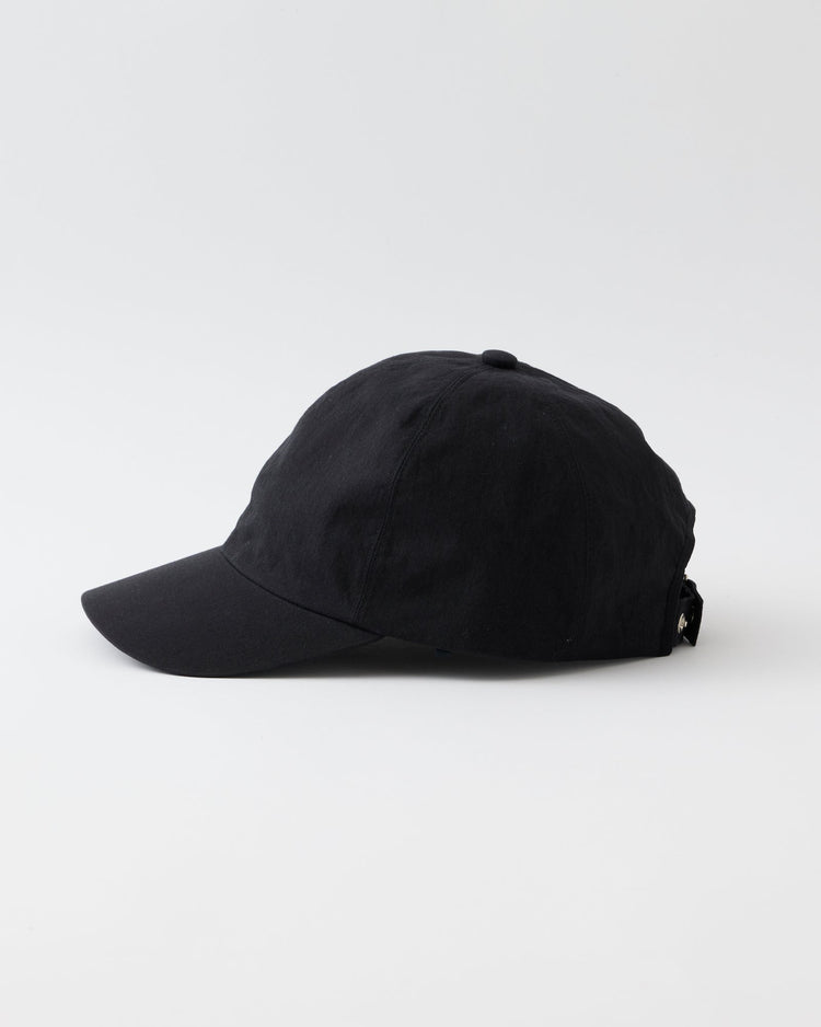 La Maison de Lyllis / TYPECAP BLACK