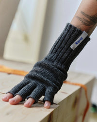 Riprap   O/F SHORT GLOVES (BRITISH/SOUTH AMERICAN WOOL) RRG002 BLACK