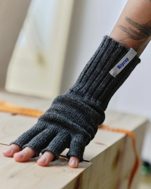Riprap O/F SHORT GLOVES (BRITISH/SOUTH AMERICAN WOOL) RRG002 BLACK