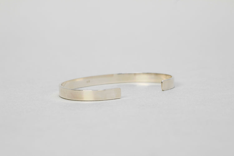 ERA. S&amp;C FLAT BANGLE