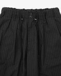Sillage / circular short pants black stripe twill 