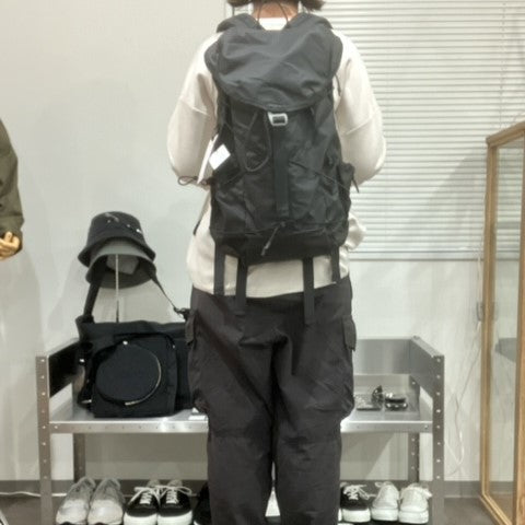 ELLIKER / Kiln（キルン）フード付きジップトップ バックパック 22L