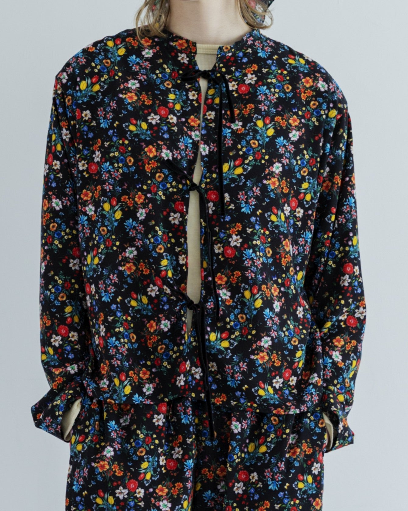MEYAME BLOUSE JACKET (FLOWER) BLACK – CASDAY / キャスデイ (casday.jp)