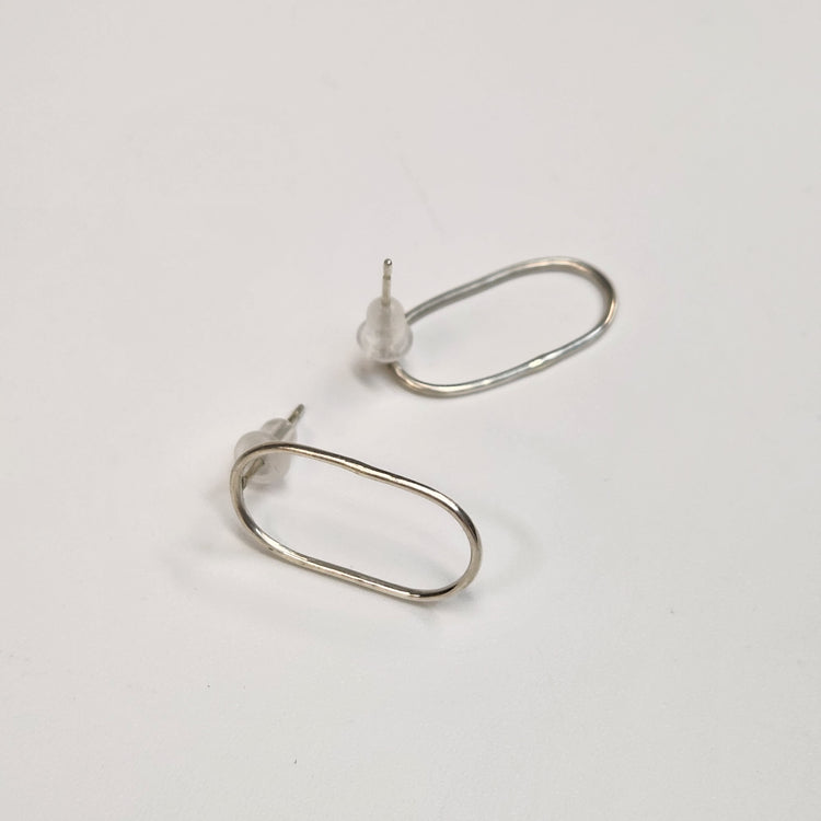 tiinei / 標本ピアス　シルバー楕円（片耳）