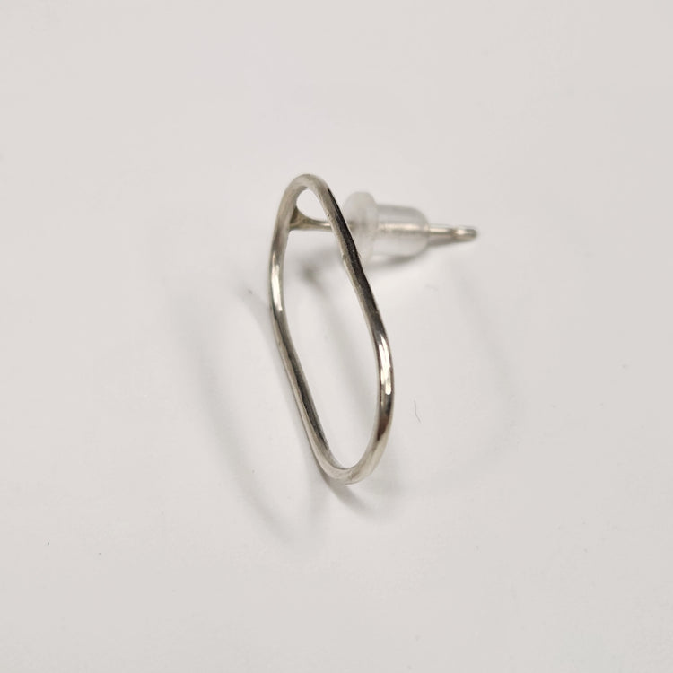 tiinei / 標本ピアス　シルバー楕円（片耳）