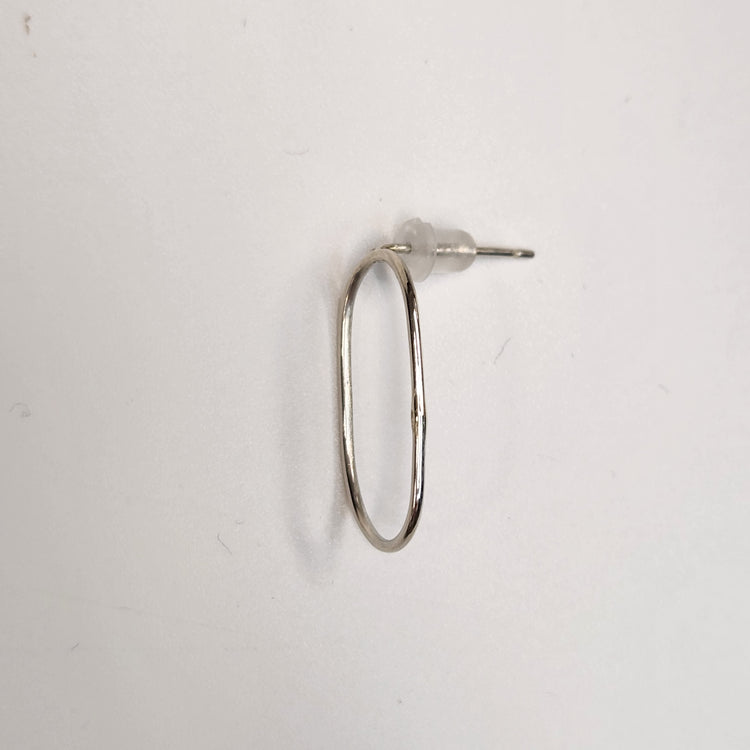 tiinei / 標本ピアス　シルバー楕円（片耳）