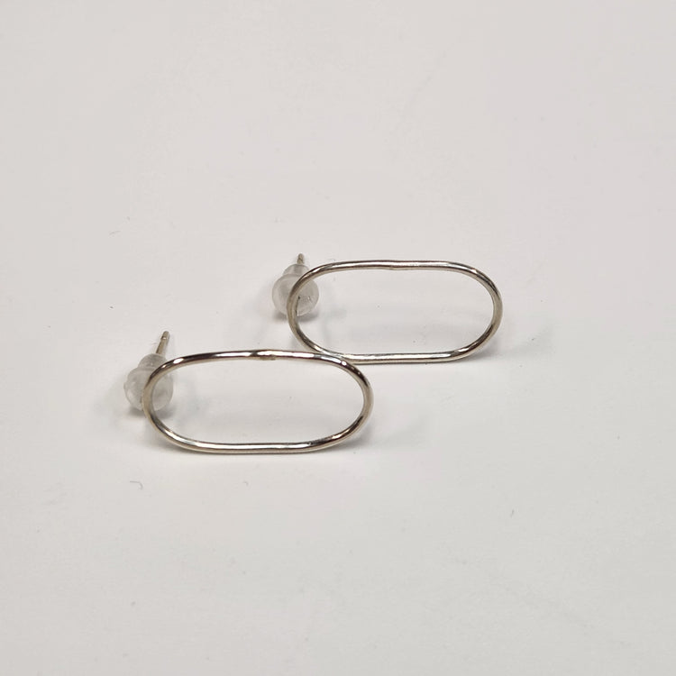 tiinei / 標本ピアス　シルバー楕円（片耳）